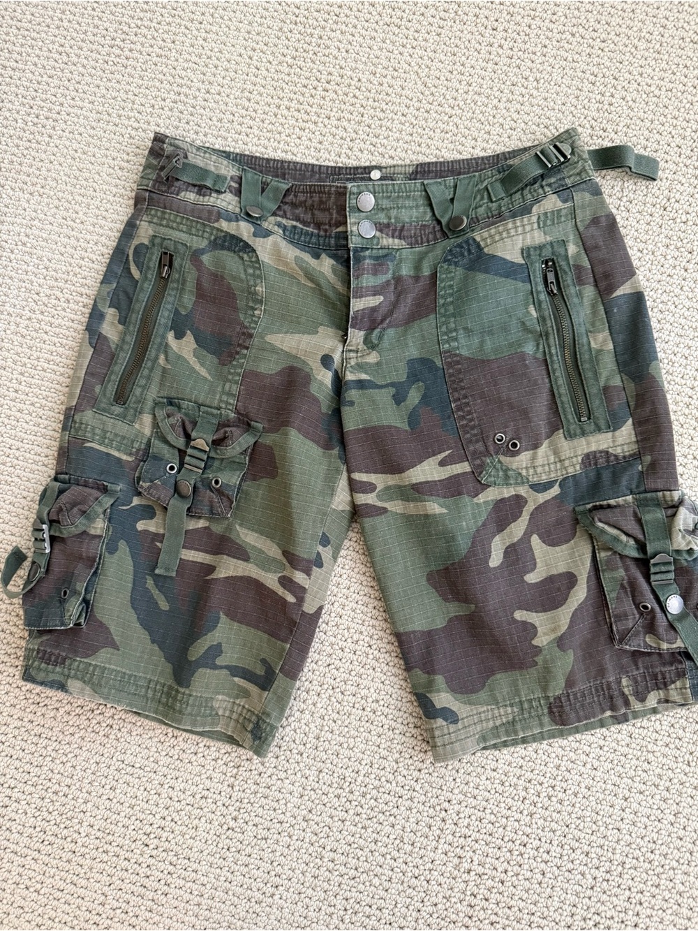 DA-NANG women’s Camo Cargo Shorts - Green Woodland